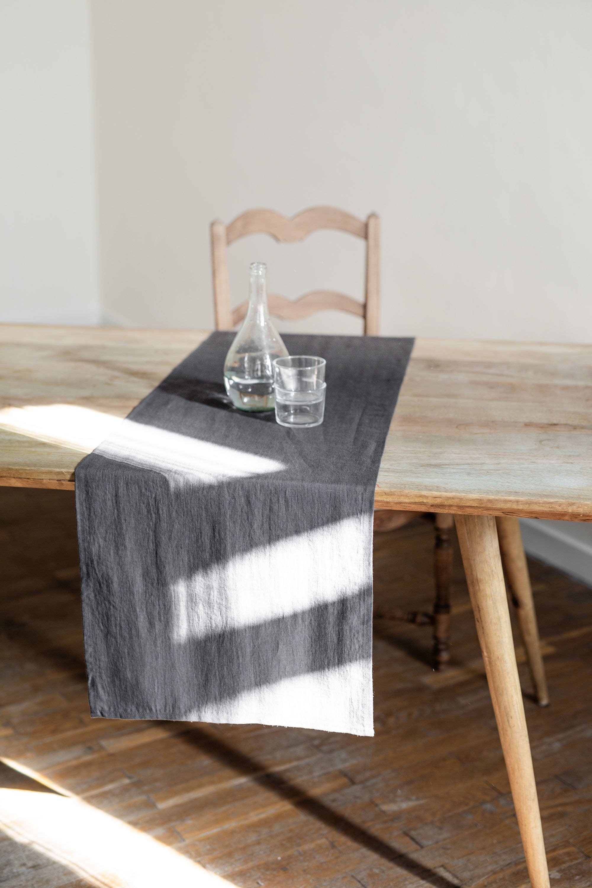 AmourLinen Leinen-Tischläufer Leinen-Tischläufer in Anthrazit Leinen-Tischläufer | AmourLinen | Anthrazit