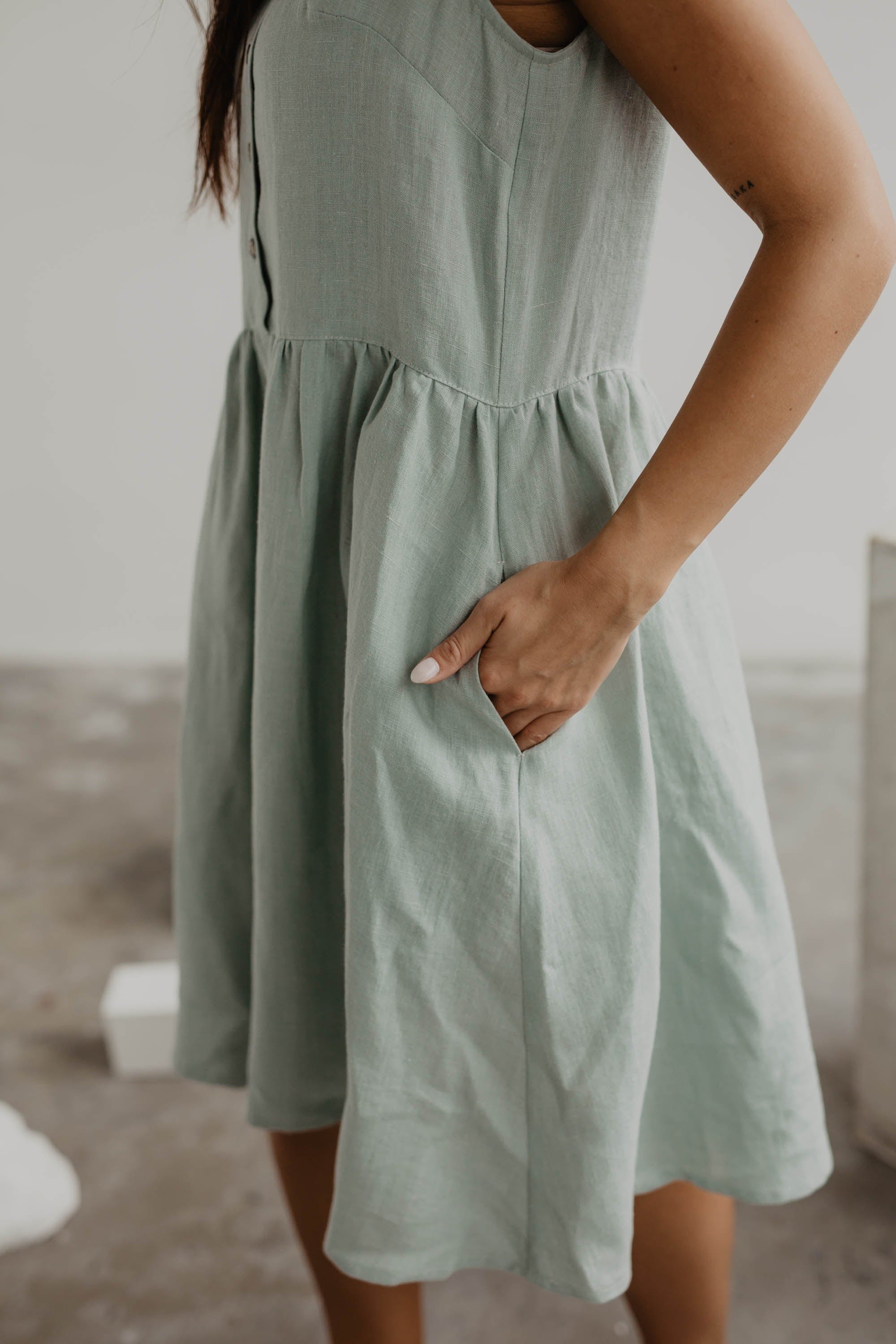 Ärmelloses Leinensommerkleid HAZEL - Salbeigrun