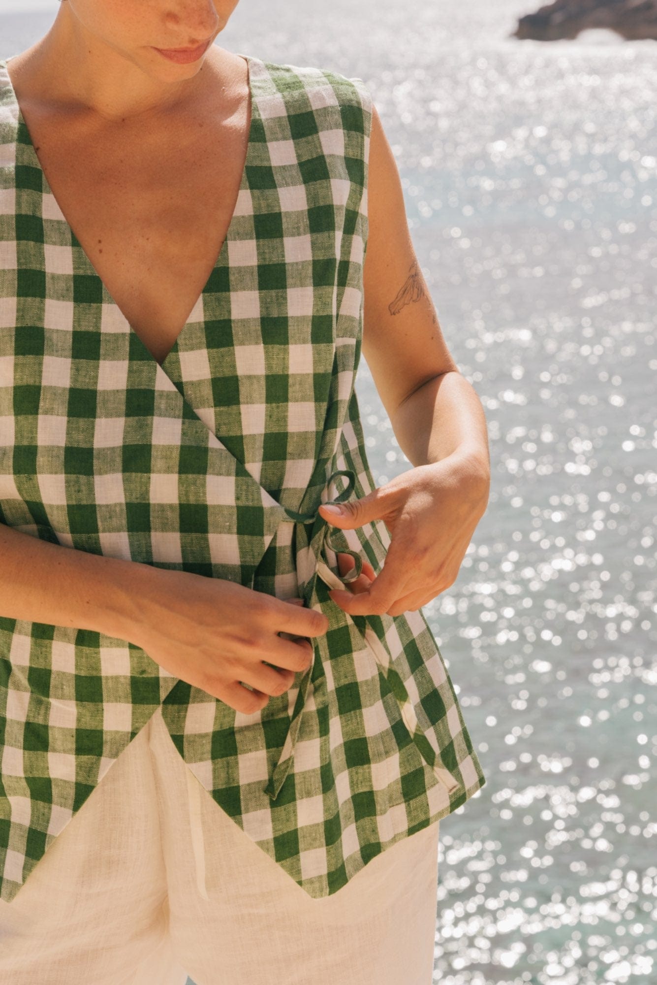 Ärmelloses Leinentop BLANCA - Grünes Gingham