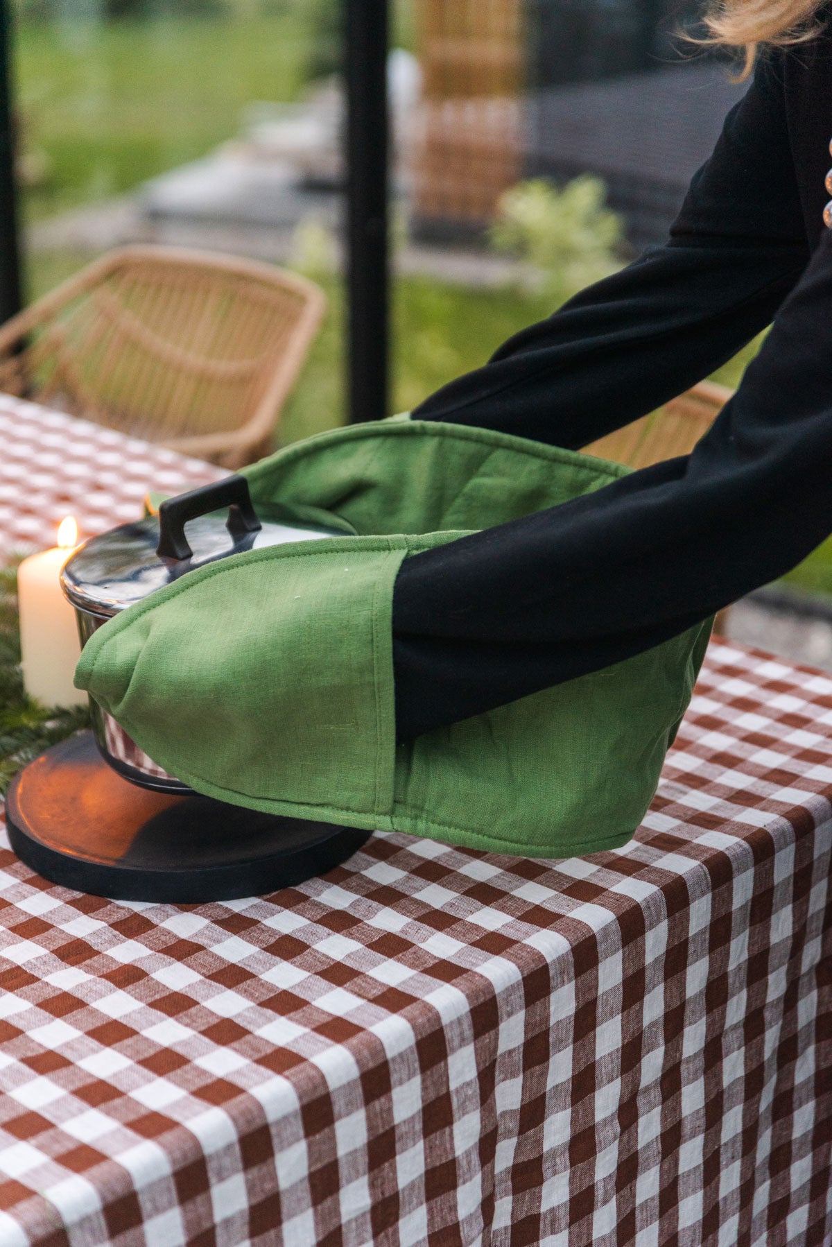 Doppelter Ofenhandschuh aus Leinen in Matcha Grün