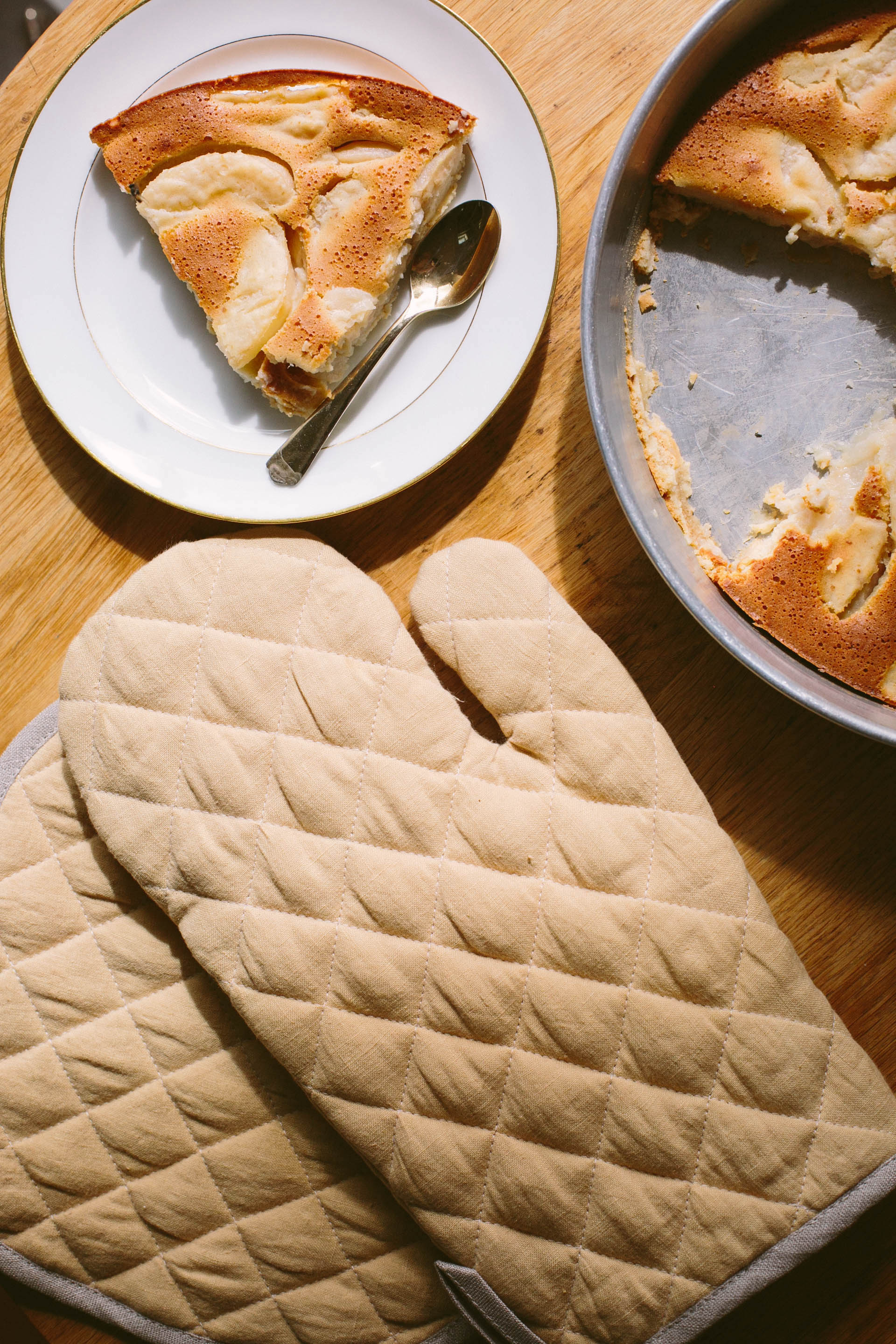 Mustard Linen Oven Mitt next to apple pie By Amourlinen