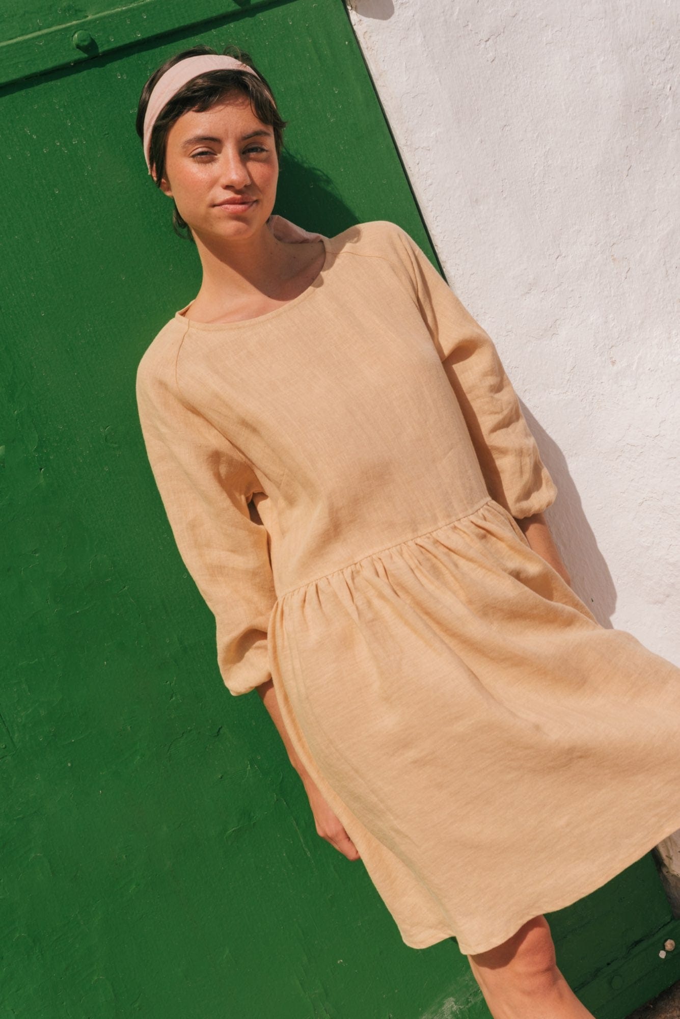 Leinenkleid SOFIA in Midilänge - Senfgelb