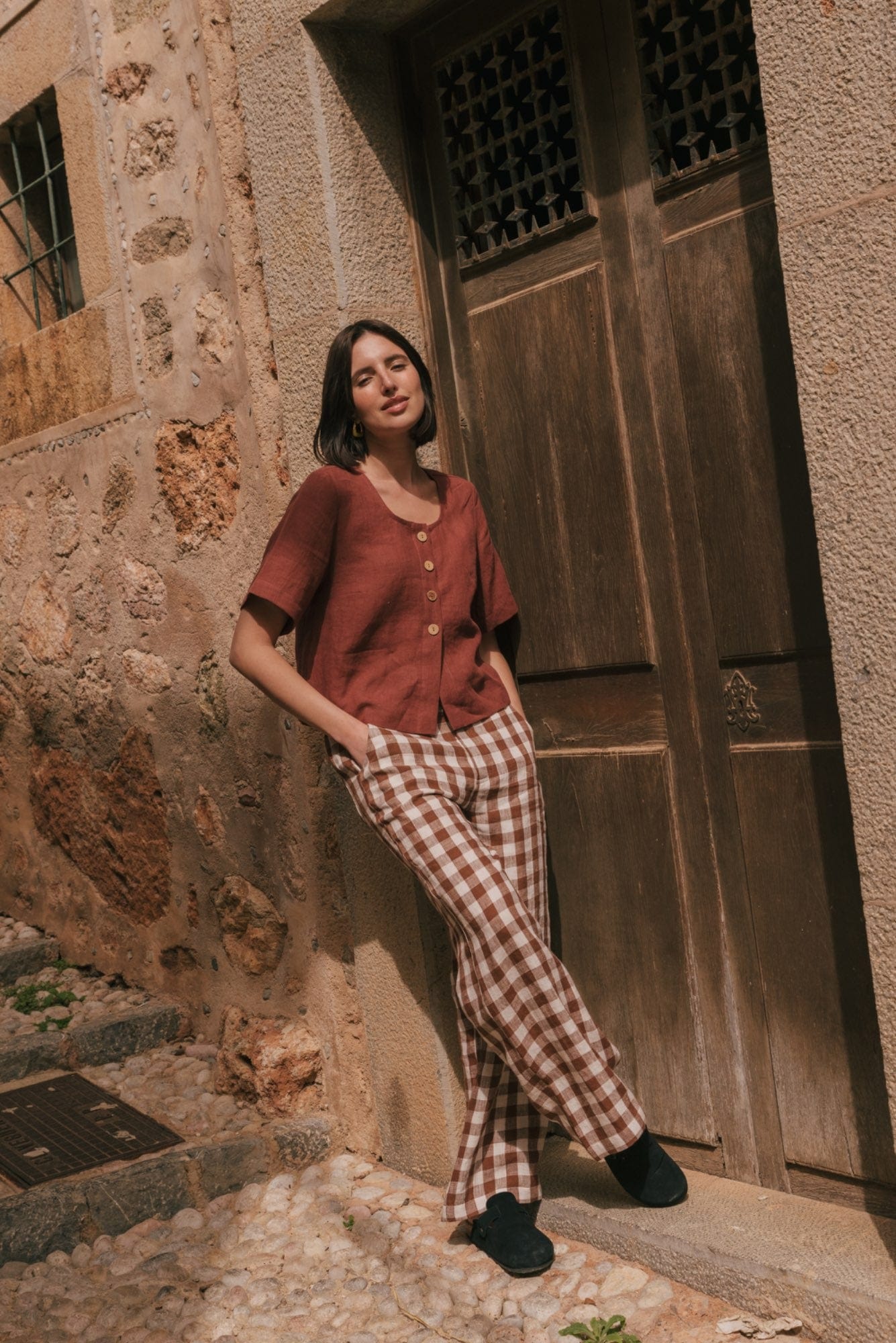 Gerade geschnittene Leinenhose BARBORA - Mokka Gingham