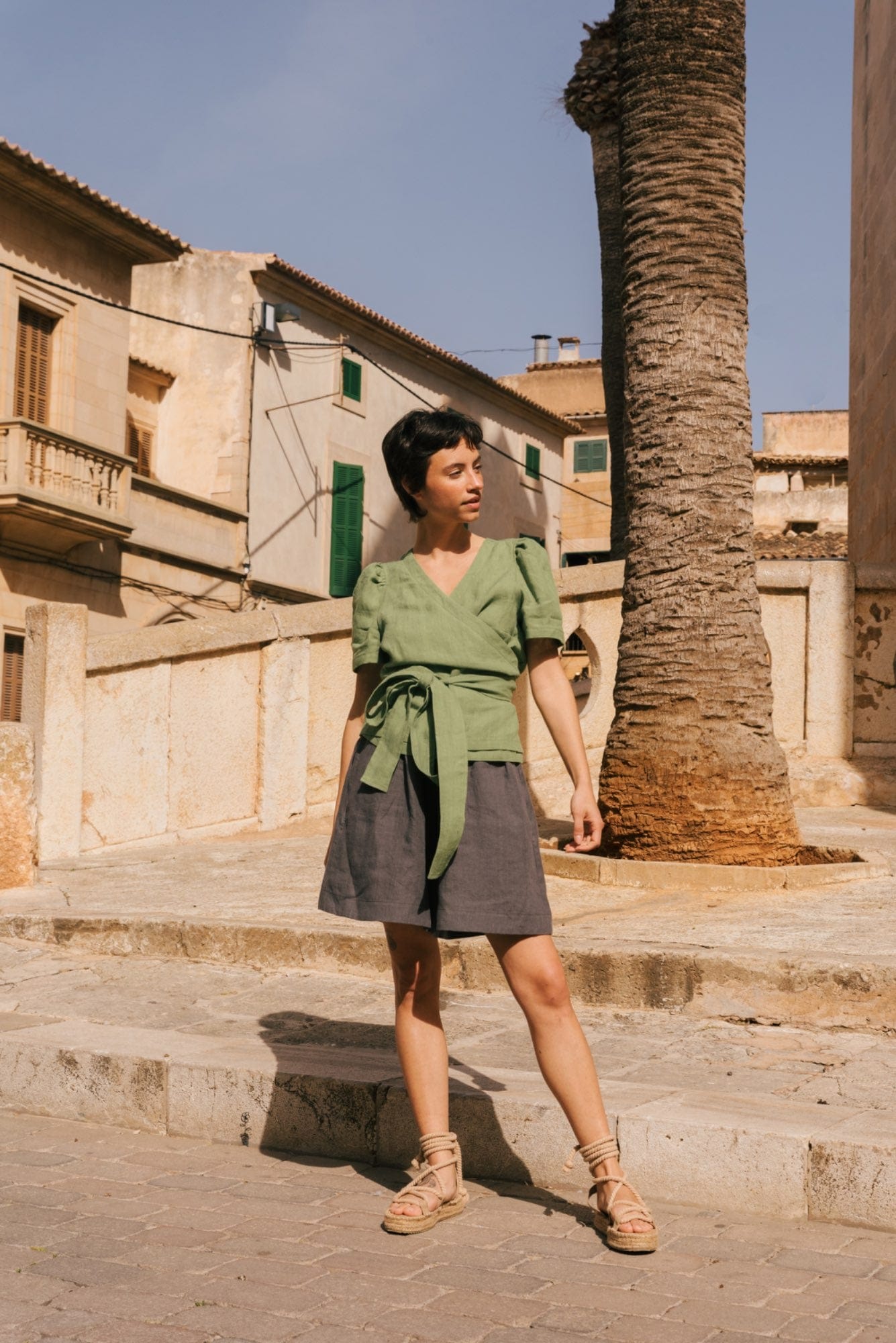 Klassische Leinenshorts BETTY - Anthrazit