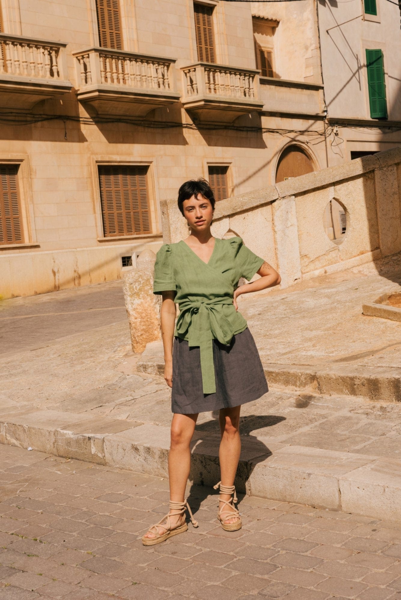 Klassische Leinenshorts BETTY - Anthrazit