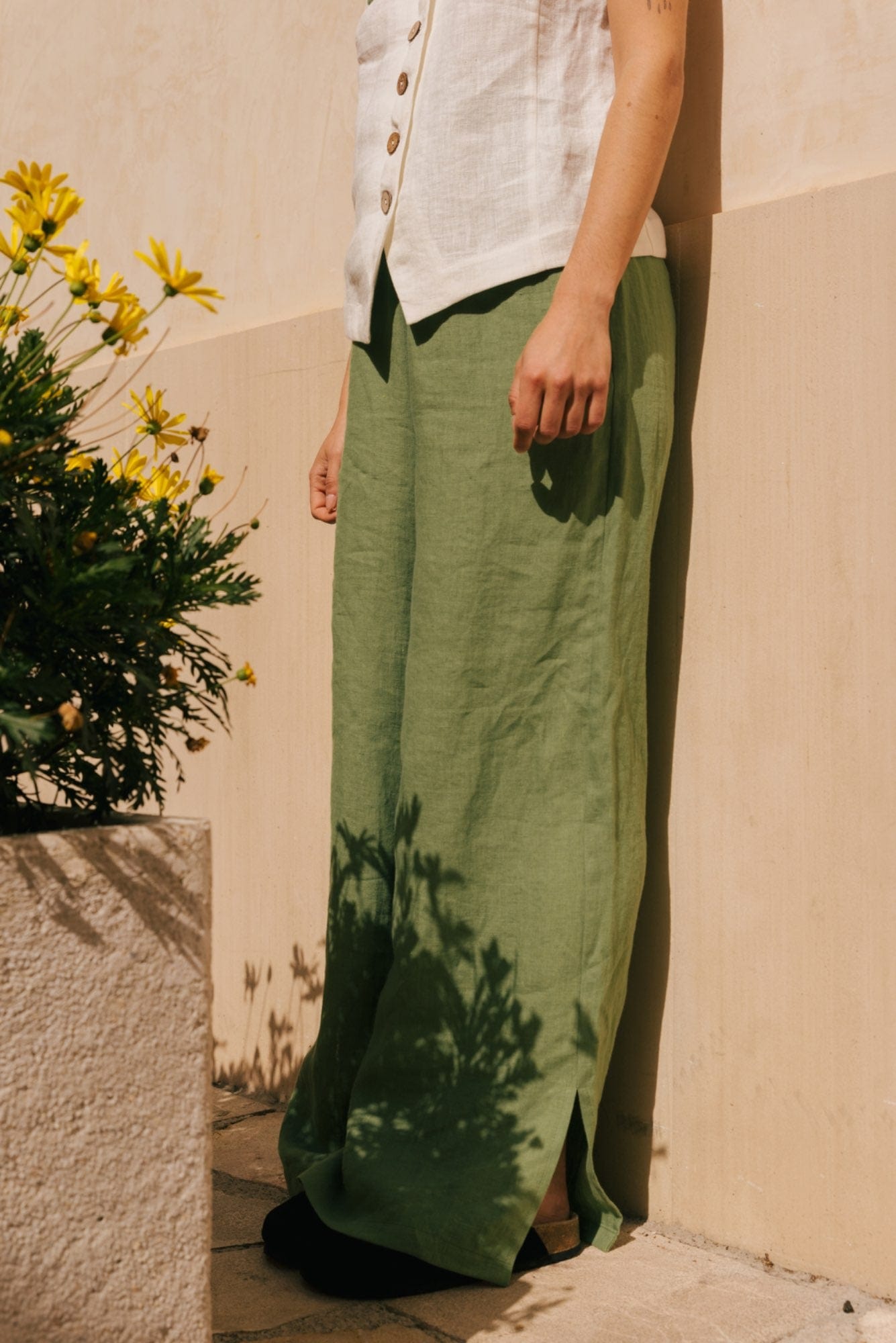 Breite Leinenhose LEAH mit Schlitzen - Matcha Grün
