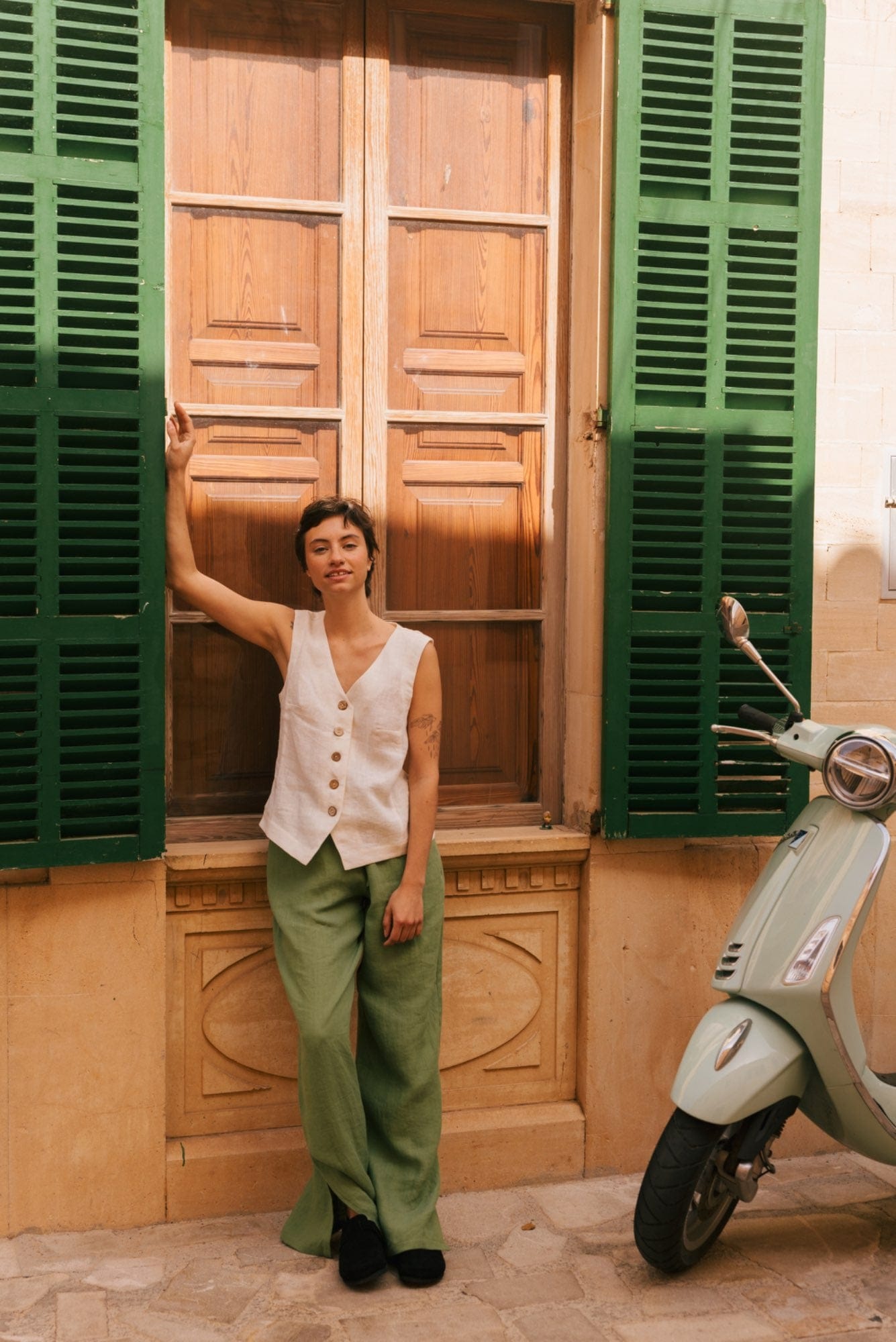 Breite Leinenhose LEAH mit Schlitzen - Matcha Grün