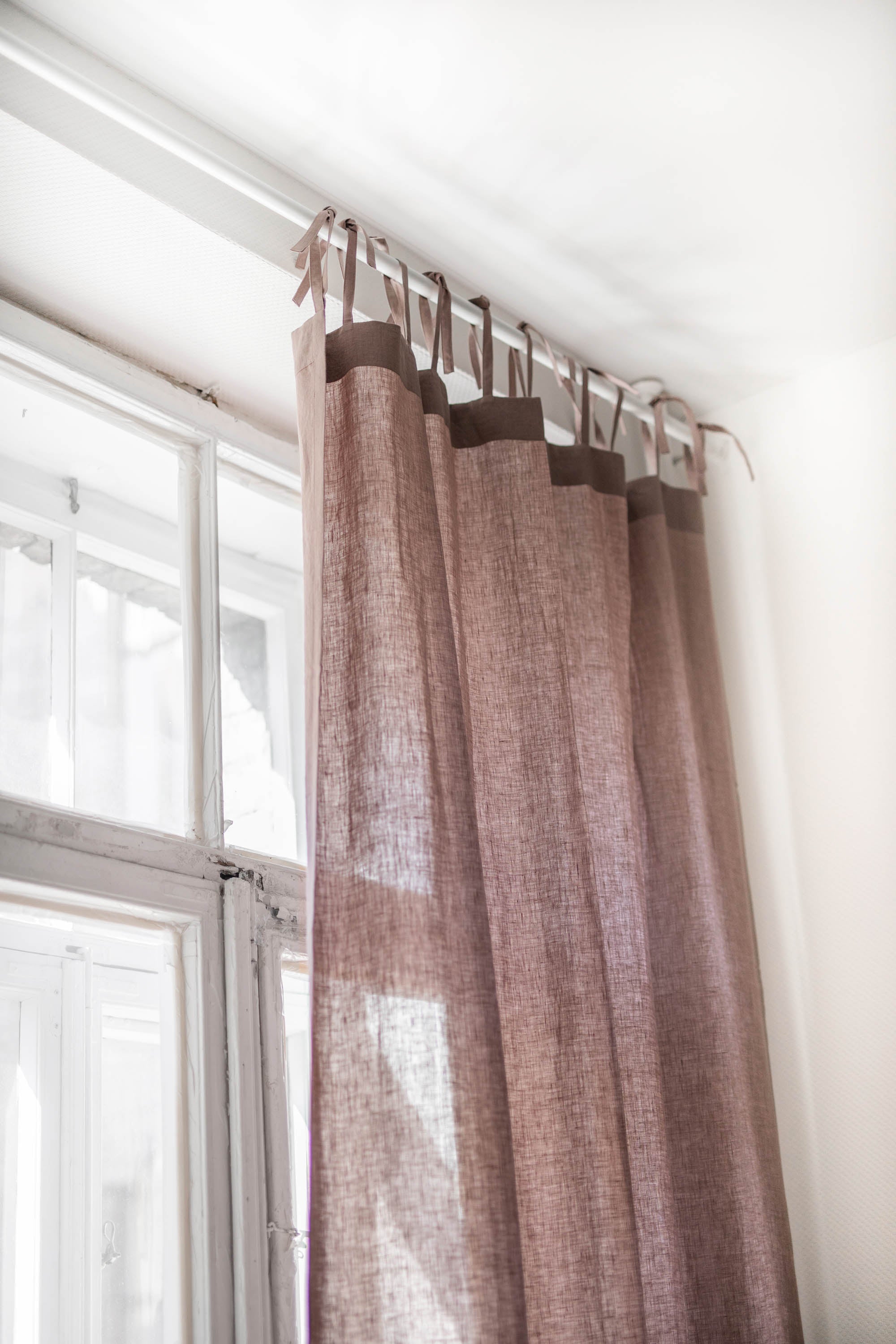 Leinenvorhang mit Bindeband in Rosy Brown