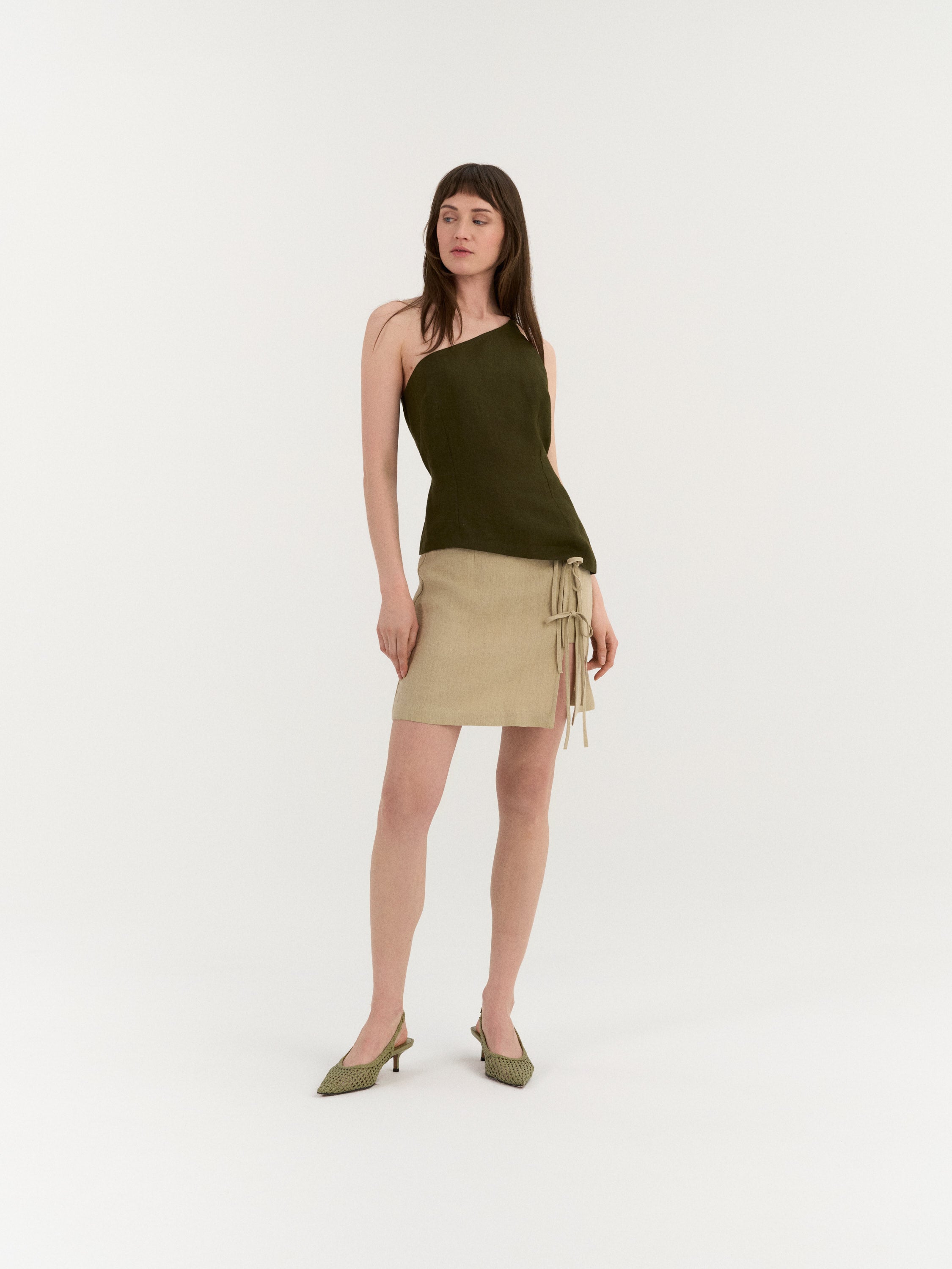 Manon Rock mit Bindebändern